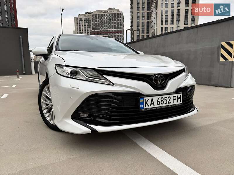 Седан Toyota Camry 2018 в Києві