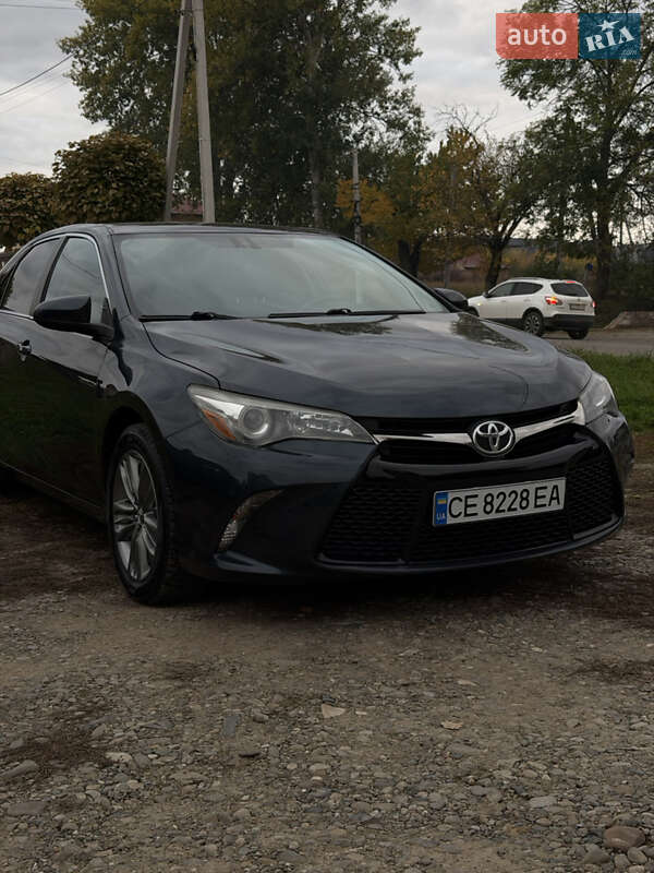 Седан Toyota Camry 2017 в Чернівцях