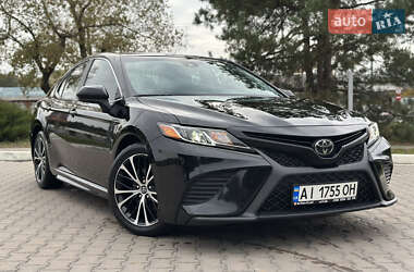 Седан Toyota Camry 2019 в Киеве