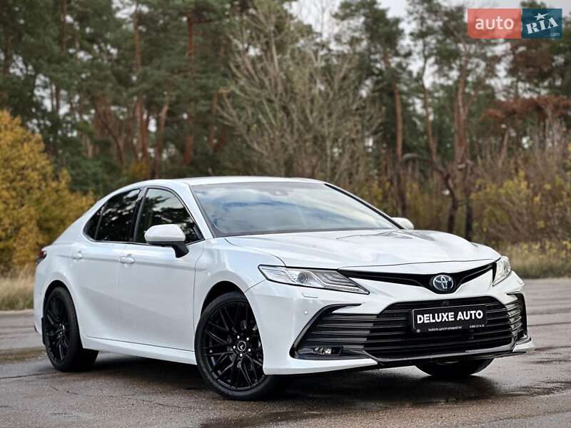 Седан Toyota Camry 2021 в Киеве