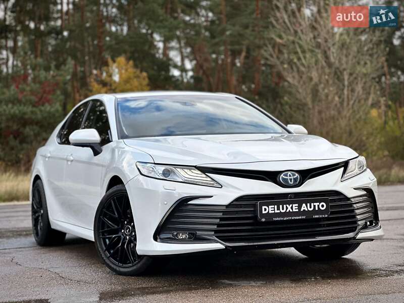 Седан Toyota Camry 2021 в Киеве