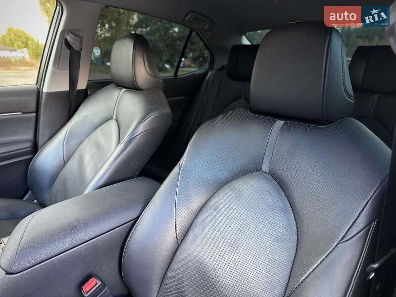 Седан Toyota Camry 2021 в Киеве