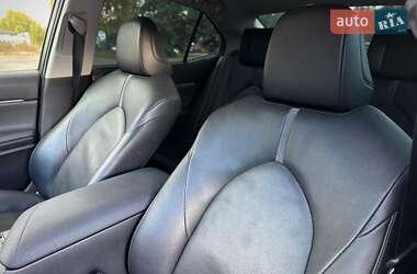 Седан Toyota Camry 2021 в 