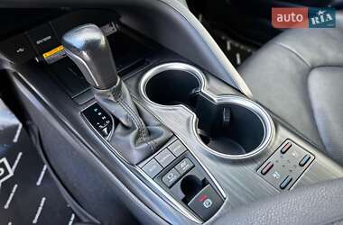 Седан Toyota Camry 2021 в 