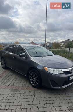 Седан Toyota Camry 2014 в Ивано-Франковске