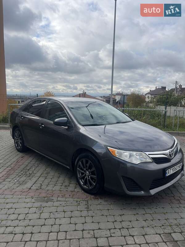 Седан Toyota Camry 2014 в Ивано-Франковске
