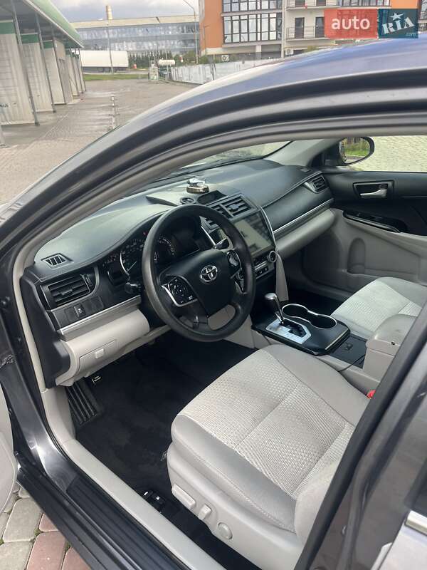 Седан Toyota Camry 2014 в Ивано-Франковске