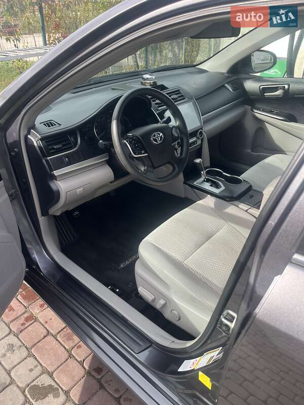 Седан Toyota Camry 2014 в Ивано-Франковске