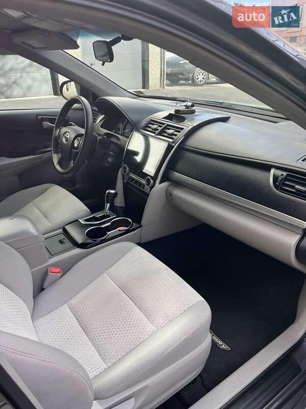 Седан Toyota Camry 2014 в Ивано-Франковске