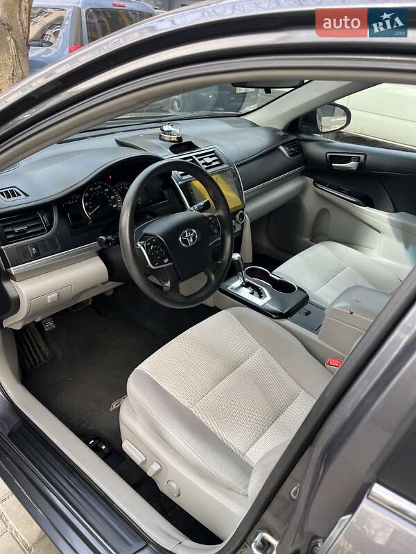 Седан Toyota Camry 2014 в Ивано-Франковске