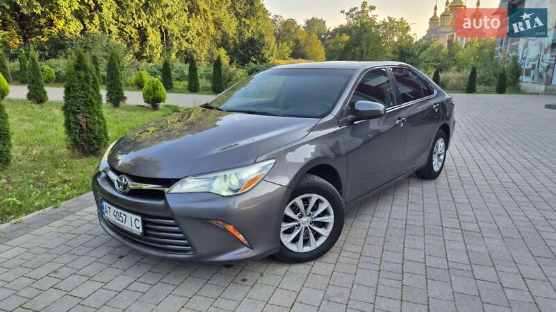 Седан Toyota Camry 2016 в Львові