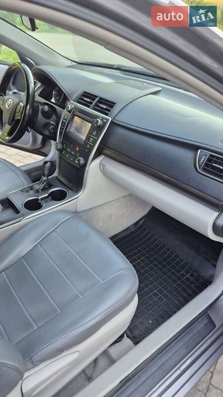 Седан Toyota Camry 2016 в Львові