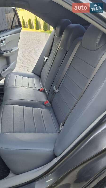 Седан Toyota Camry 2016 в Львові