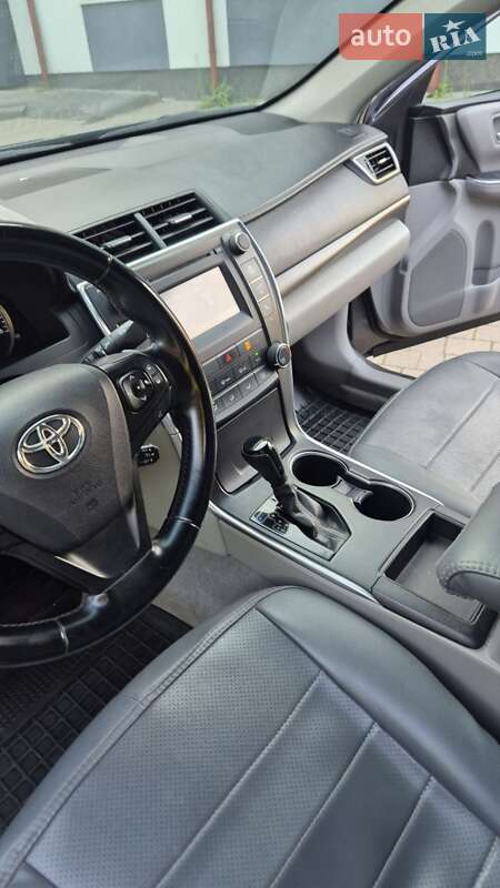 Седан Toyota Camry 2016 в Львові