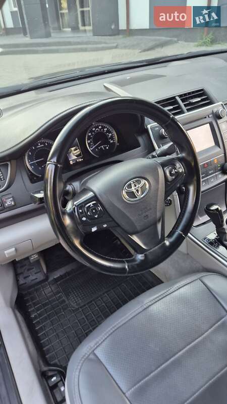 Седан Toyota Camry 2016 в Львові