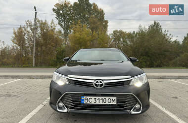 Седан Toyota Camry 2015 в 