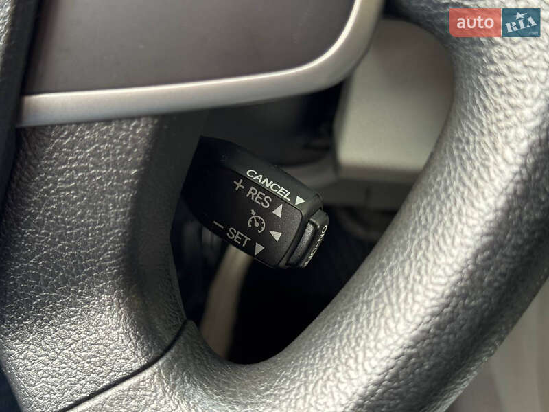 Седан Toyota Camry 2012 в Киеве