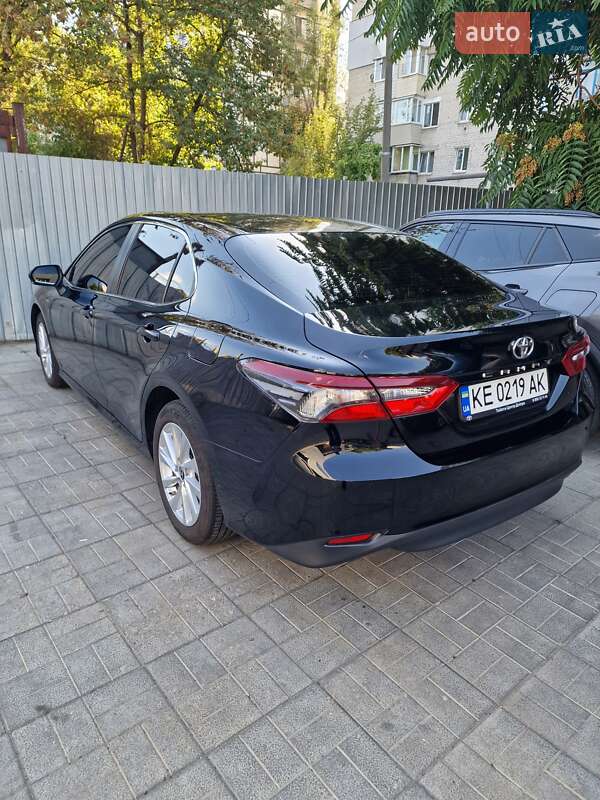 Седан Toyota Camry 2024 в Дніпрі