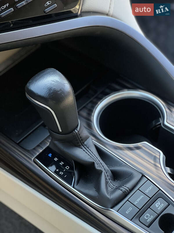 Седан Toyota Camry 2020 в Одессе