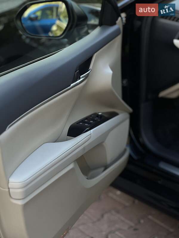 Седан Toyota Camry 2020 в Одессе