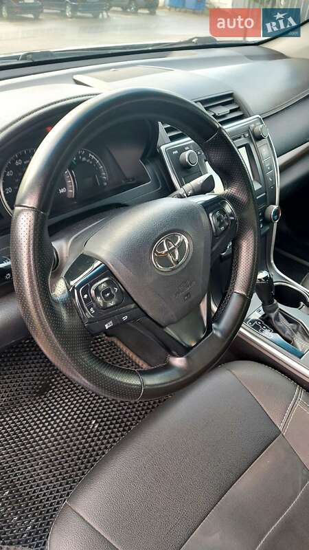 Седан Toyota Camry 2015 в Києві