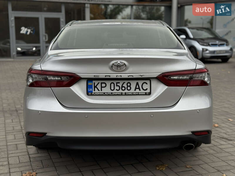 Седан Toyota Camry 2021 в Днепре