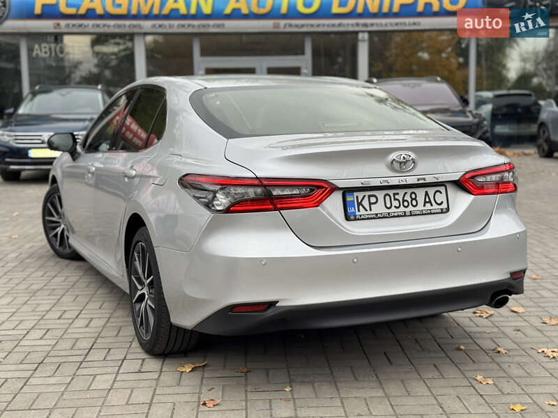 Седан Toyota Camry 2021 в Днепре