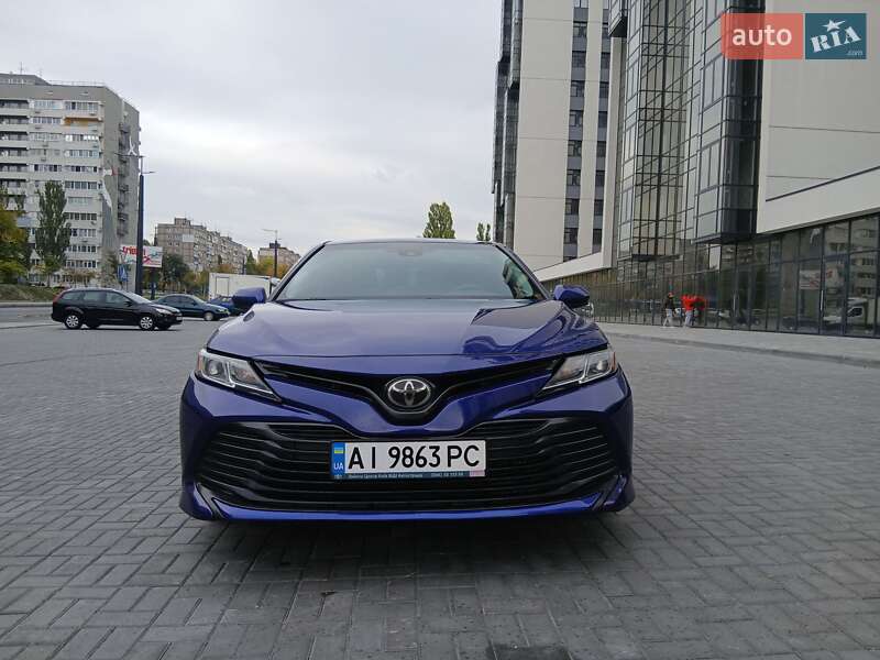 Седан Toyota Camry 2018 в Дніпрі