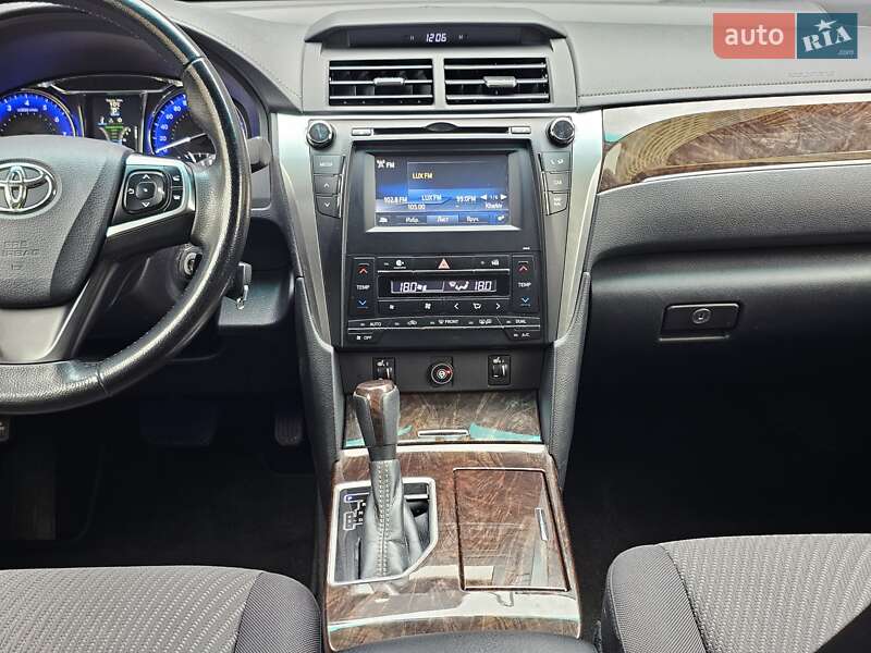 Седан Toyota Camry 2017 в Киеве фото 28 Седан Toyota Camry 2017 в Киеве