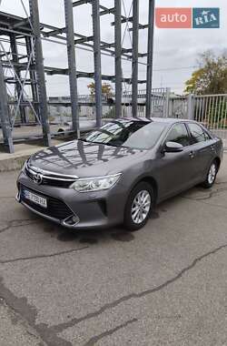 Седан Toyota Camry 2016 в Дніпрі