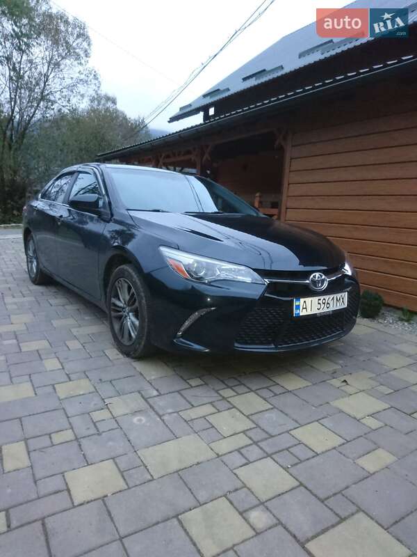 Седан Toyota Camry 2015 в Киеве