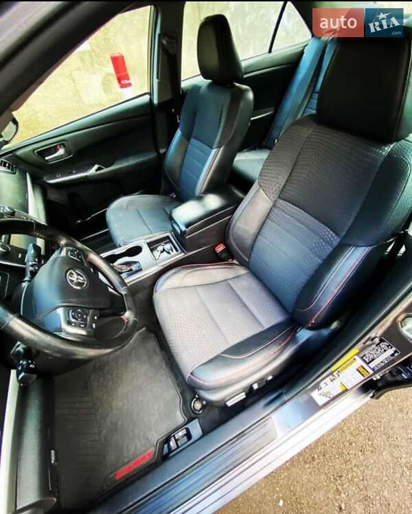 Седан Toyota Camry 2015 в Киеве