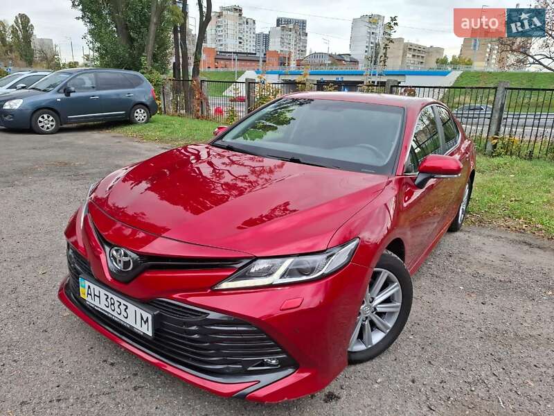 Седан Toyota Camry 2018 в Києві