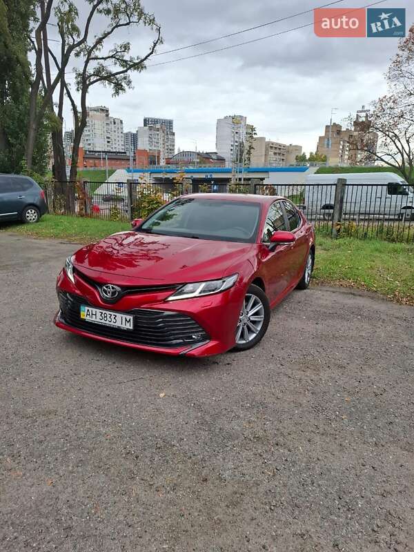 Седан Toyota Camry 2018 в Києві