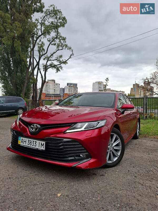 Седан Toyota Camry 2018 в Києві