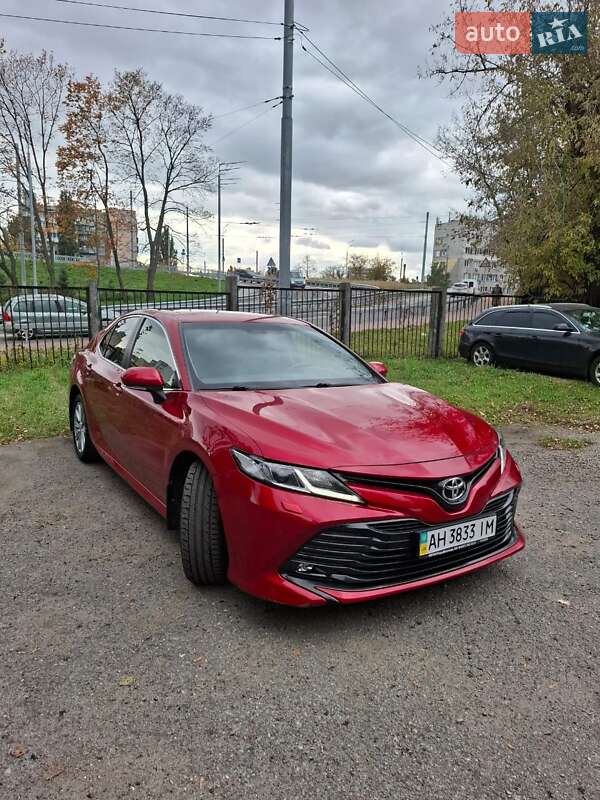 Седан Toyota Camry 2018 в Києві