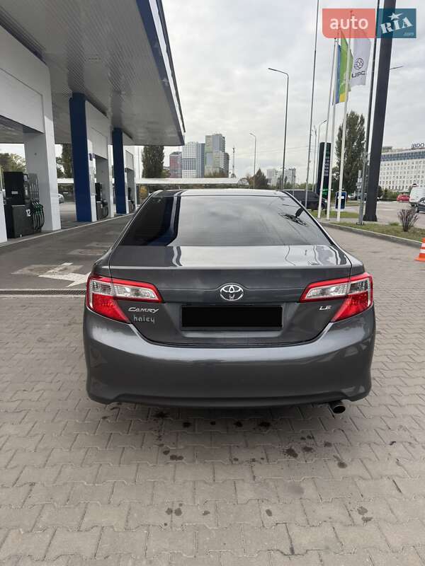Седан Toyota Camry 2014 в Киеве фото 5 Седан Toyota Camry 2014 в Киеве