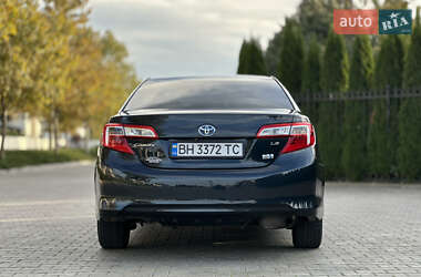 Седан Toyota Camry 2013 в 