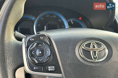 Седан Toyota Camry 2013 в 