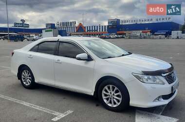 Седан Toyota Camry 2013 в 