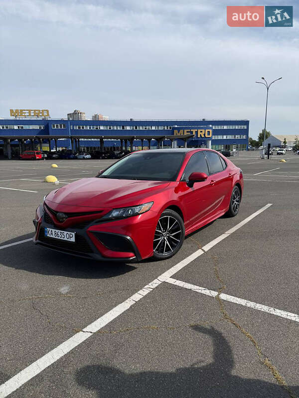 Седан Toyota Camry 2020 в Киеве