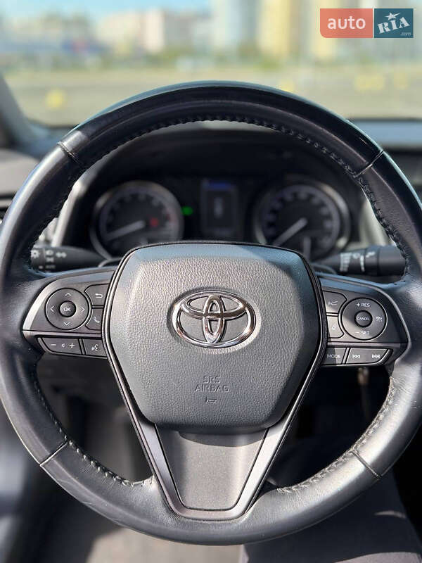 Седан Toyota Camry 2020 в Киеве