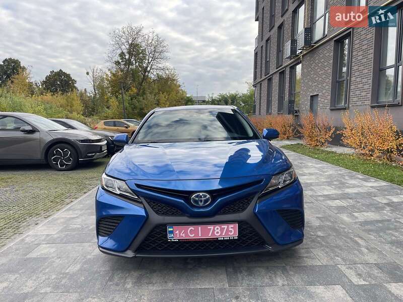 Седан Toyota Camry 2018 в Львове