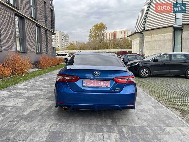 Седан Toyota Camry 2018 в Львове