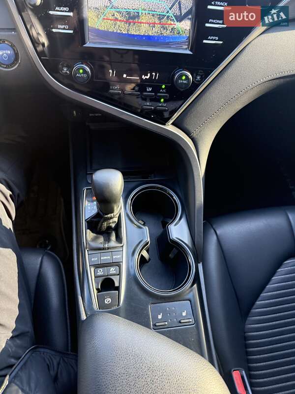 Седан Toyota Camry 2018 в Львове