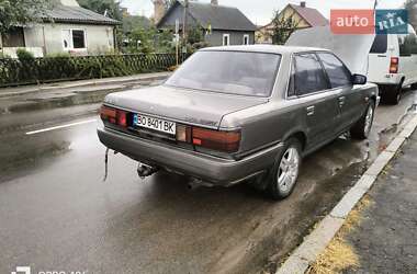 Седан Toyota Camry 1989 в 