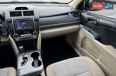 Седан Toyota Camry 2013 в 