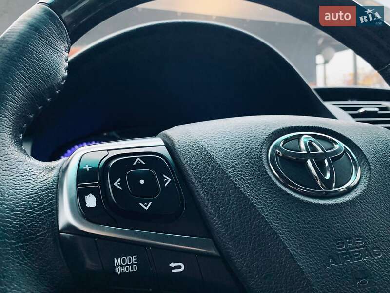 Седан Toyota Camry 2014 в Николаеве