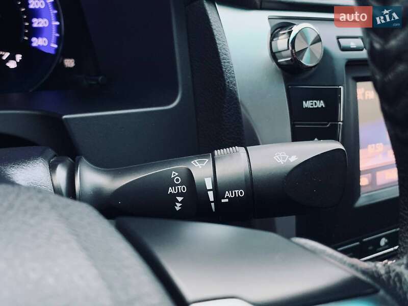 Седан Toyota Camry 2014 в Николаеве