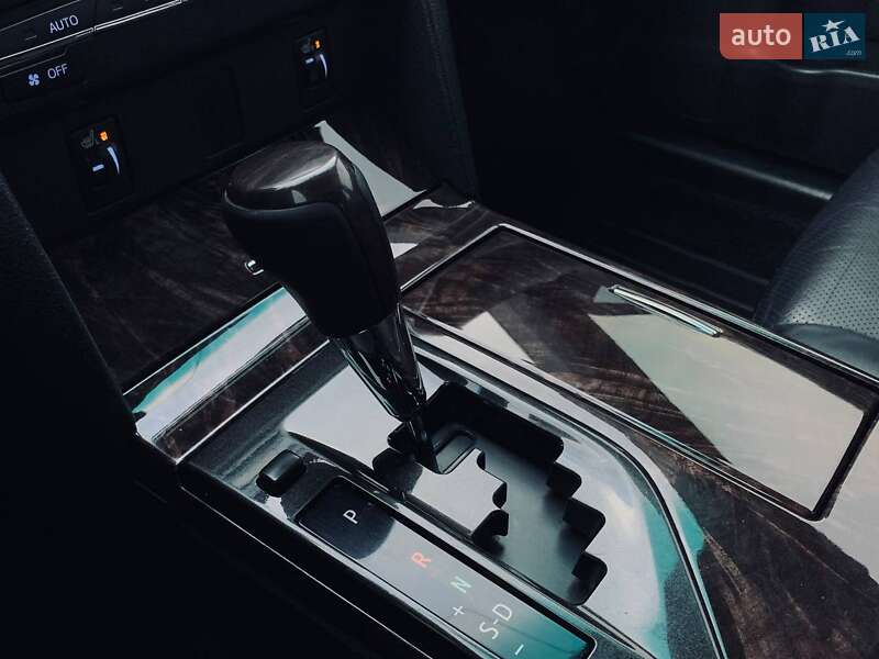 Седан Toyota Camry 2014 в Николаеве